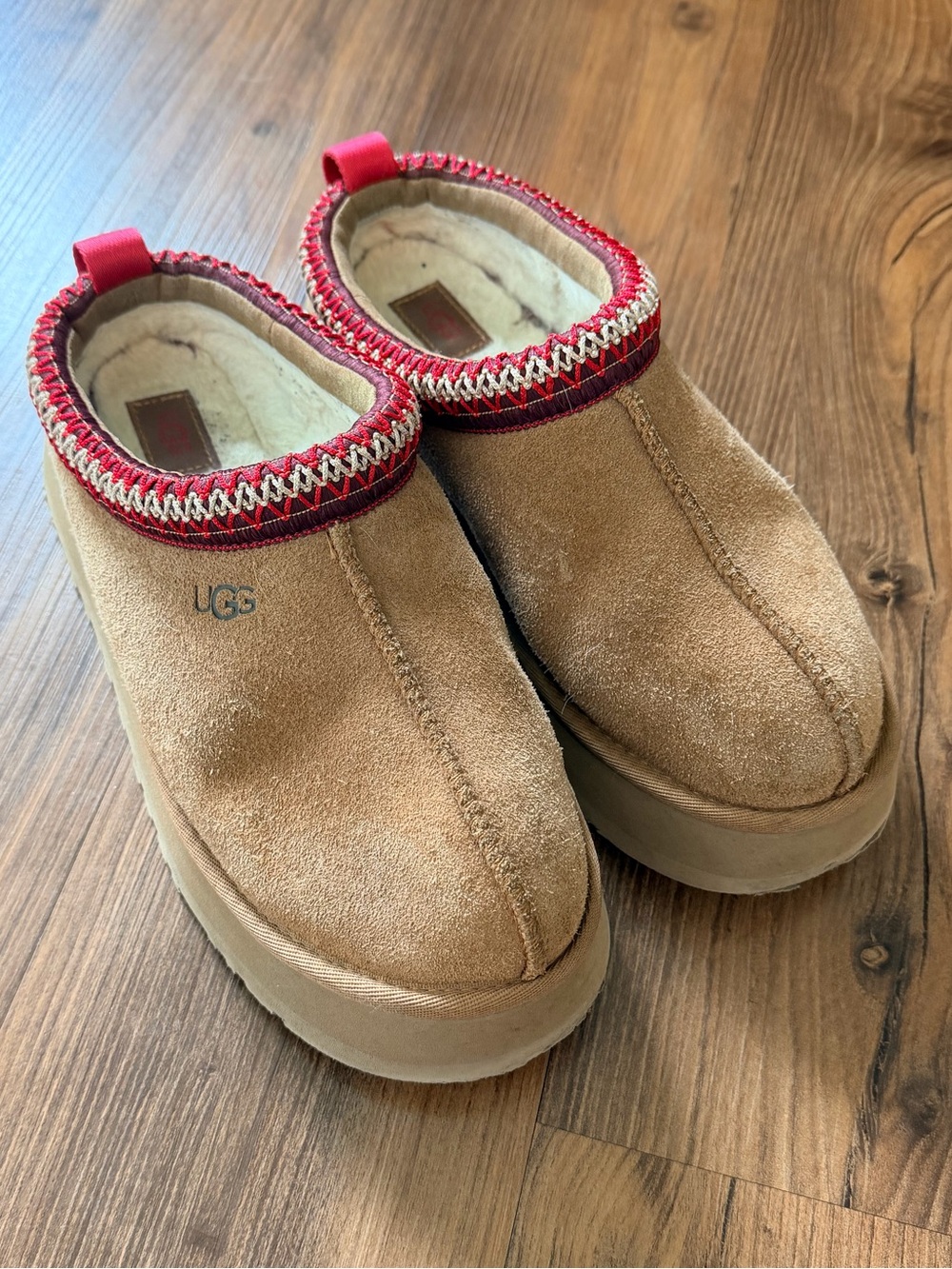 UGG Chestnut Tazz